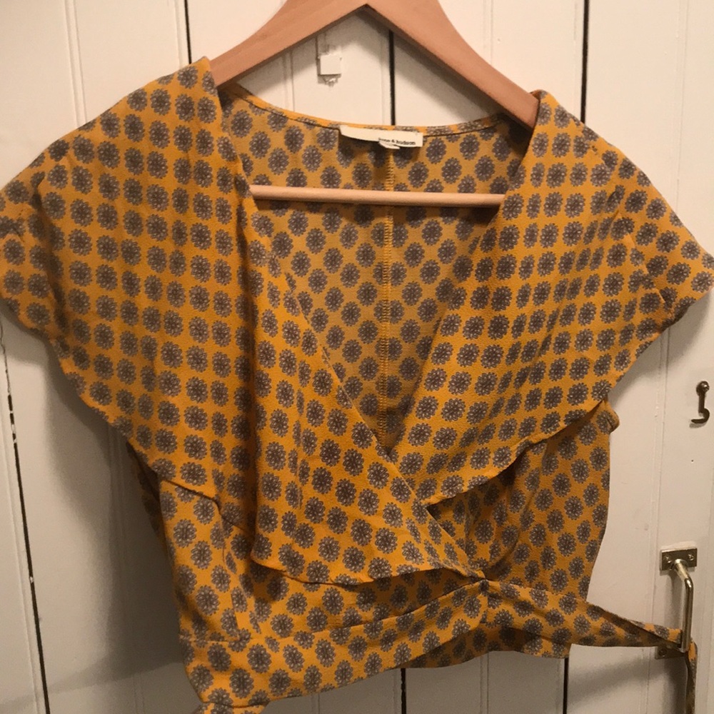 June & hudson wrap crop top sz small. Floral gold